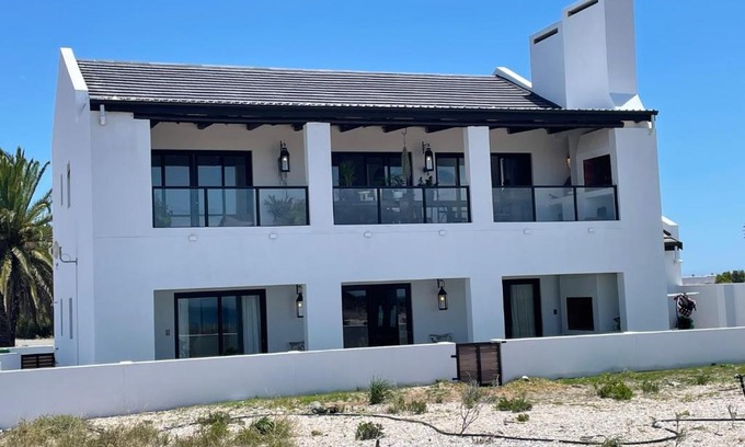 Shelley Point Villa | Gneiss Luxury Beachfront House