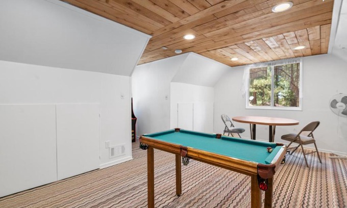Upper Moonridge Ski Chalet | Gnome Chalet - Charming Big Bear country home! Amazing craftsmanship and with a Fenced Yard!