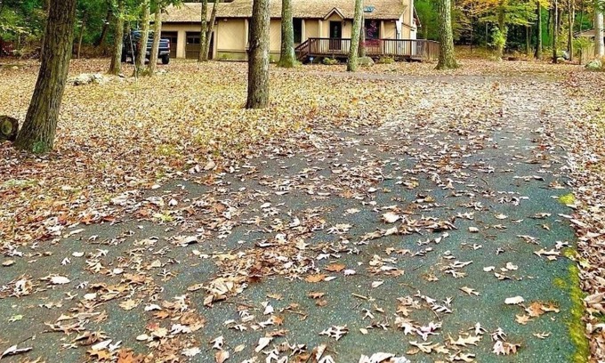Stroudsburg House | Go karts, skiing, Atv tours, waterpark, spa, shopping less than 24 minutes away!