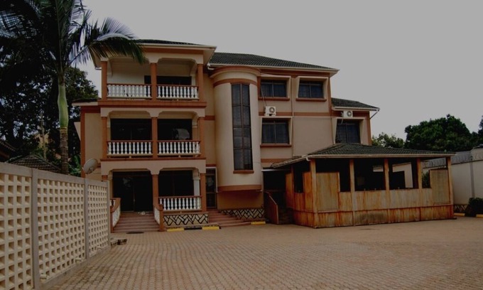 Kampala Hotel | GoExpat Safaris