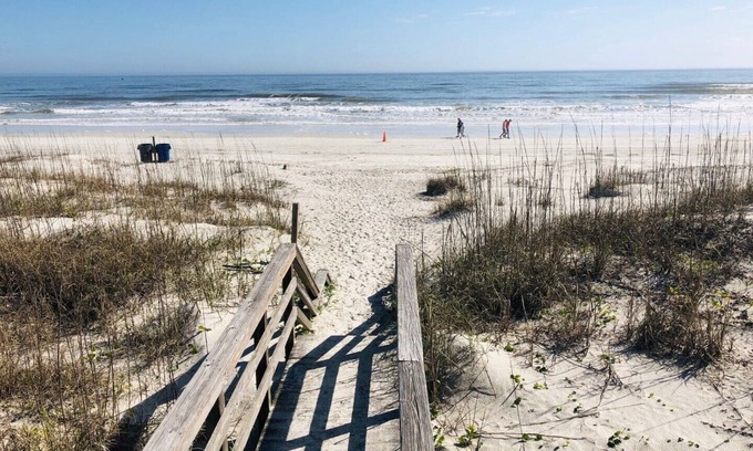 Butler Beach House | GOIN COASTAL Beach House, 3/2, Sleeps 10, 3 min Walk To The Beach