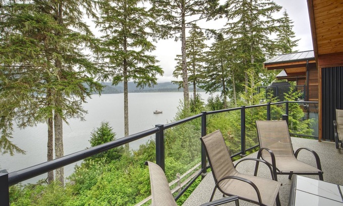 Port Renfrew Cottage | Going Coastal A+B, oceanfront view, pet friendly sleep a total of up to 10