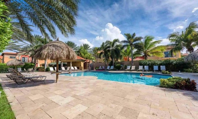 Gold Coast House | Gold Coast - 2br3ba Gated Community w Pools Gym