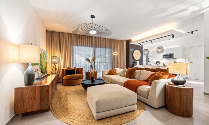 Gold Coast Villa | Gold Coast Peaceful 3BR Villa Retreat at Diamante Royale by Bocobay