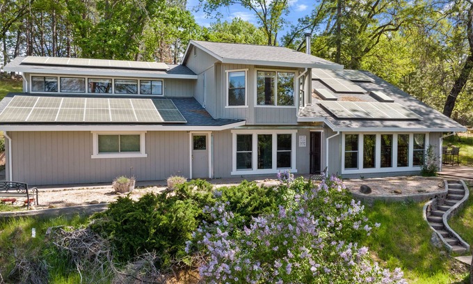 Placerville House | Gold Country Cabin -Pet Friendly