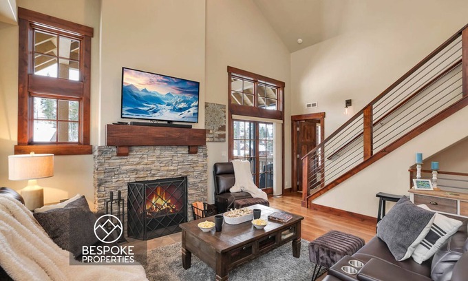 Tamarack Resort House | Gold Crest @ Tamarack Resort | Pet Friendly Trailside Ski In/Out | 3 Ensuites | Hot Tub + AC