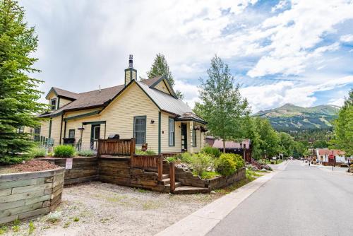 Historic District House | Gold Flake Cottage