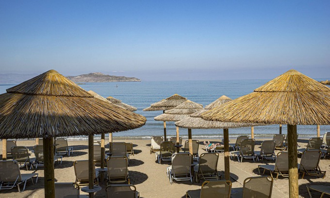 Daratsos Apartment | Golden Bay Suites