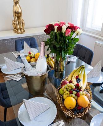 Vysehrad Apartment | Golden Cat Suite