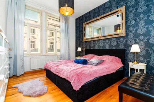 Vysehrad Apartment | Golden Dog Suite