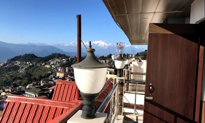 Darjeeling Hotel | Golden Dolma