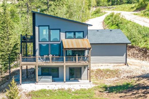 Lead House | Golden Eagle`s