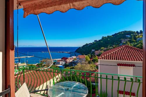 Eleios-Pronnoi Apartment | Golden Flower's Apartment