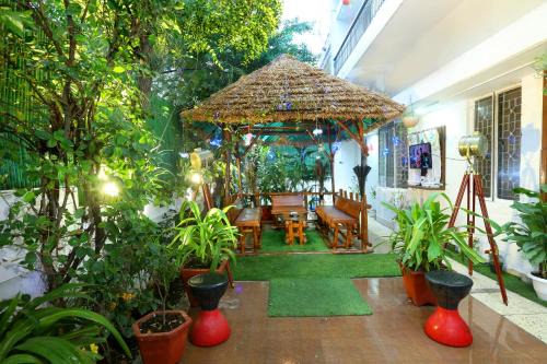 Saket Bed & Breakfast | Golden Homestay
