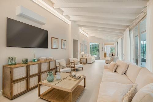 Serravalle Pistoiese Villa | GOLDEN LUXE - Diamond in the Hills piscina privata e vasca idromassaggio