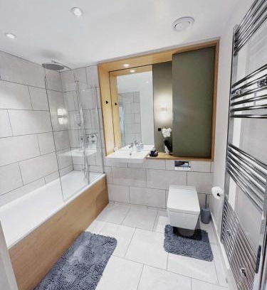 Canning Town Apartment | GOLDEn LuxurY APARtMENT