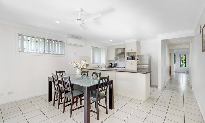 Upper Coomera House | Golden Moments - 4Bedroom Home - Coomera
