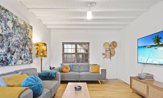 Henley Beach South Apartment | Golden Sands, Beachside, Secure Parking, WiFi & Netflix