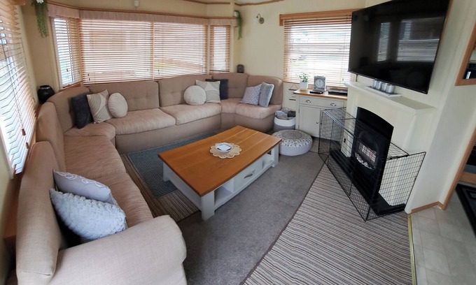 Kinmel Bay Cabin | Golden Sands Towyn Seaside Caravan - Sleeps 6