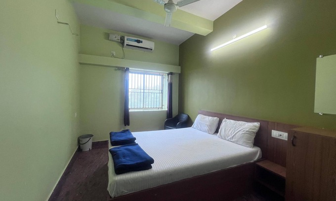 Hireguthi Hotel | Golden SeaView