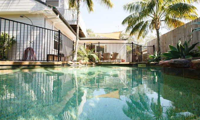 Newport House | Golden Triangle Villa - Quick Walk to the Beach