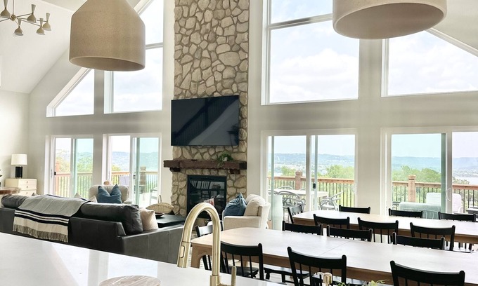 Kimberling City Cabin | Golden View Getaway