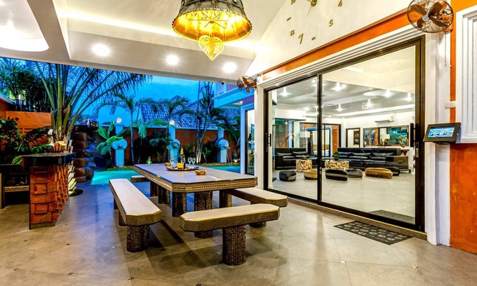 South Pattaya Villa | GOLDLAND Luxury Pool Villa Pattaya Walking Street 8 Bedrooms