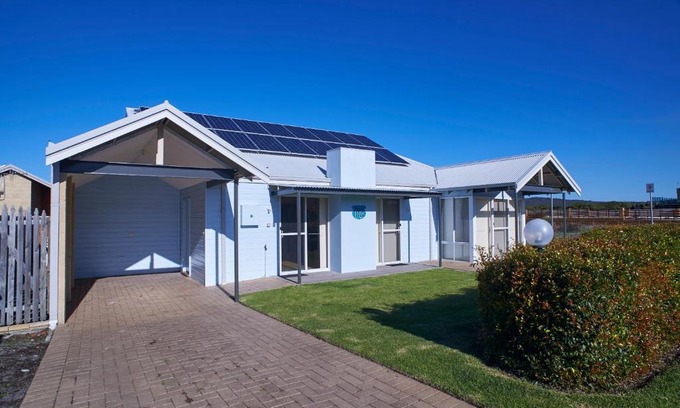Collingwood Park Villa | Golf and Beach Retreat