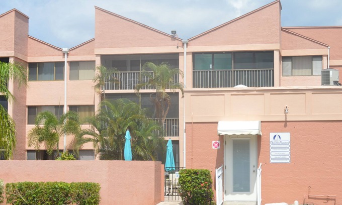 Burnt Store Marina Condo | GOLF BOATING BIKING