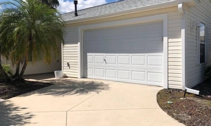 Virginia Trace Villa | GOLF CART PET FRIENDLY COURTYARD VILLA LOCATED NEAR LAKE SUMTER THE VILLAGES