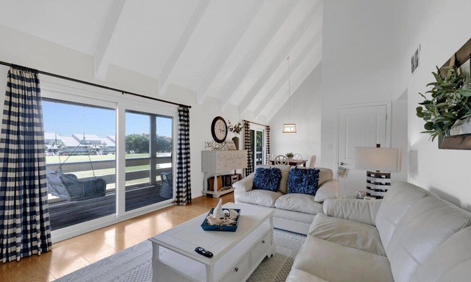 Miramar Beach Cottage | Golf Course 37c 2 Bedroom Condo by Redawning