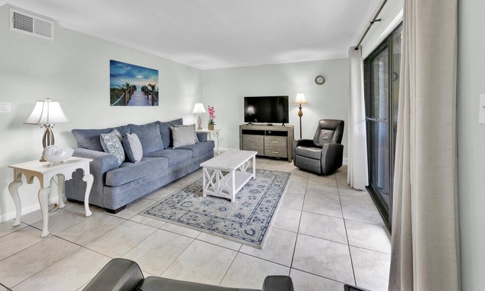 Miramar Beach Cottage | Golf Course 92b 2 Bedroom Condo by Redawning