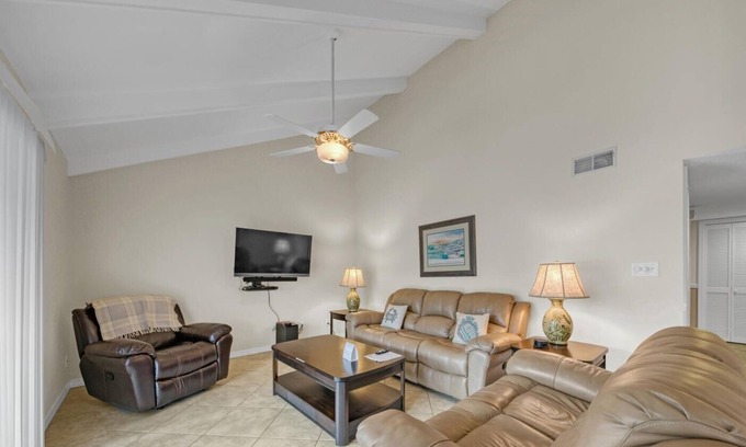 Miramar Beach Cottage | Golf Course 92g 2 Bedroom Condo by Redawning