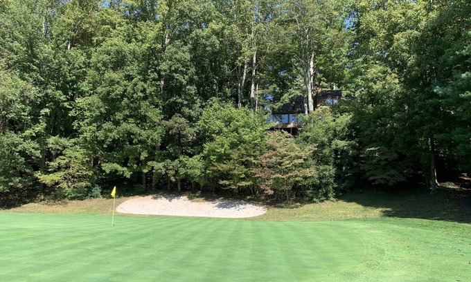 Burnsville House | Golf course and Mountain views