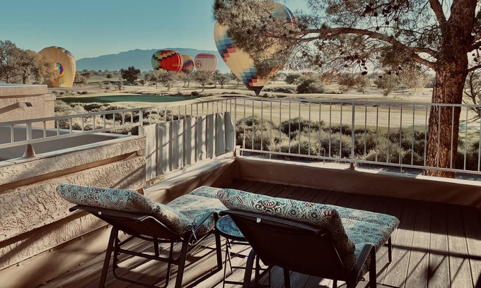 Ladera West House | Golf Course, Mnt Views, Balloons, King & Queen Beds, Veranda, Yard, 3 BD, WI-FI