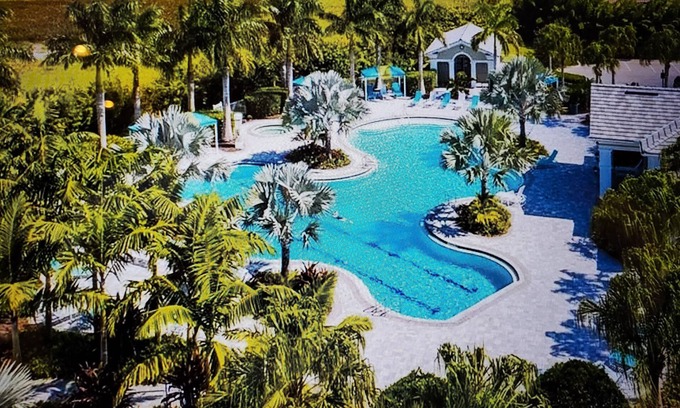 Englewood Villa | Golf resort 10 mins from Gulf beaches. 2bd+den 2 Bath Villa.