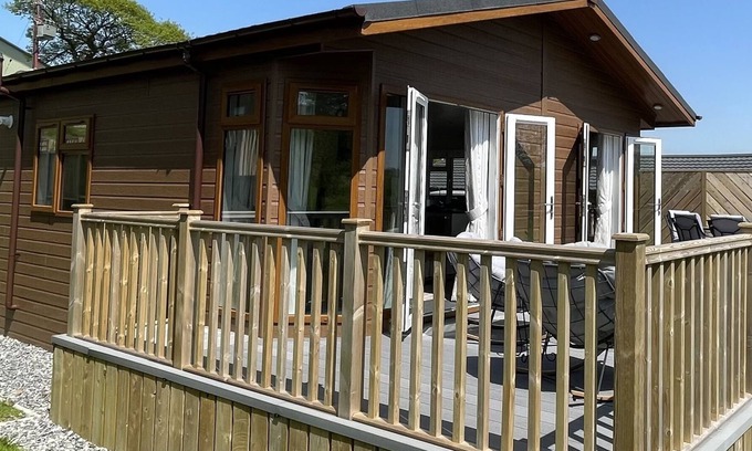 Okehampton Cabin | Golf, Spa, Sports & Crafts all Included in Your Stay on The Ashbury Golf Resort