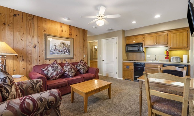 Branson West Condo | Golf Suite in Peaceful, Gated Community close to Silver Dollar City
