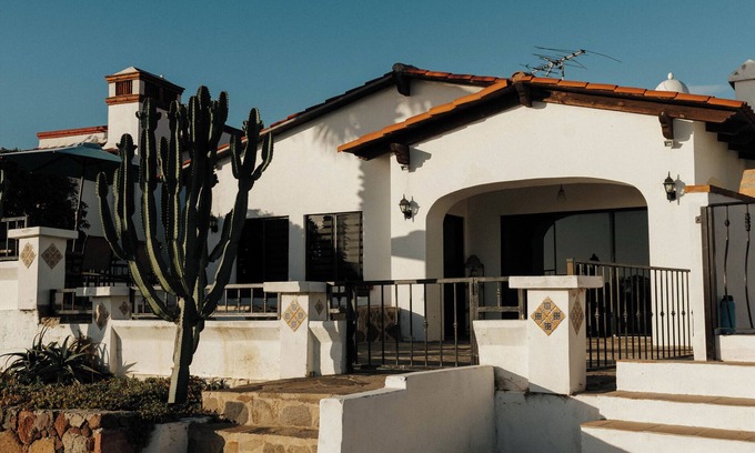 Salsipuedes House | GOLF VIEW AND WALKING ACCESS