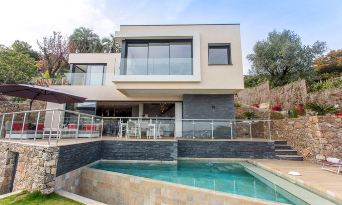 Golfe Juan Villa | Golfe-Juan/Cannes: Modern 3-bedroom villa with swimming pool and sea view