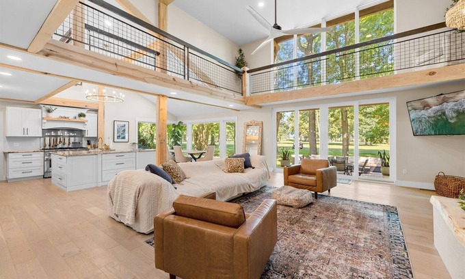 Berlin House | Golfer & Beach Paradise! 5 bedroom home-Ping Pong Table-EV Charger-Wild Horses!