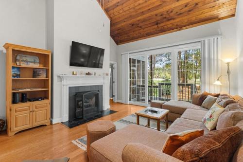 Pawleys Island Villa | Golfers Paradise 3 BR Villa on the 9th Fairway