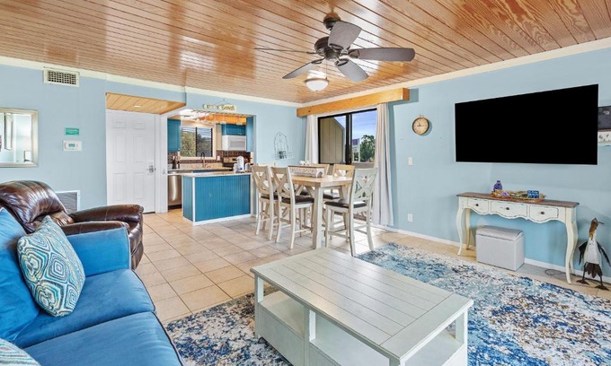 Holiday Isle Hotel | Golfing Along the Gulf
