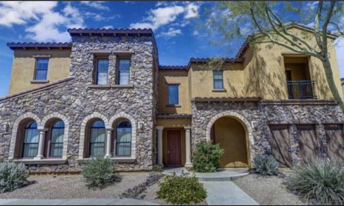 Talon Retreat House | Golfing paradise luxury townhouse