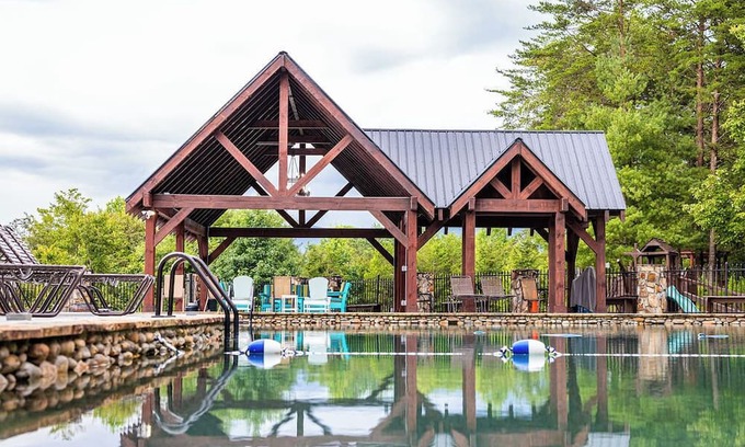 Ellijay Apartment | Golfside LARGE 2BR/2BA + Resort Pool Access