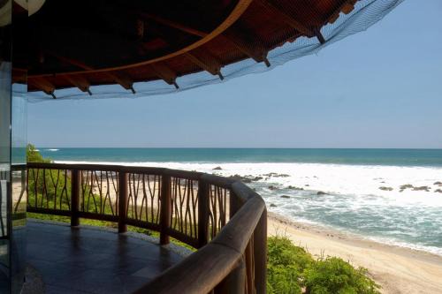 Troncones House | Golondrina Beachfront Room with Pool, Troncones