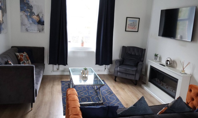 Seven Sisters House | Golwg-y-Mynydd - Mountain View
