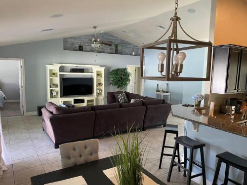 North Port House | Gone Coastal! Large Heated pool home 30 min from beaches!