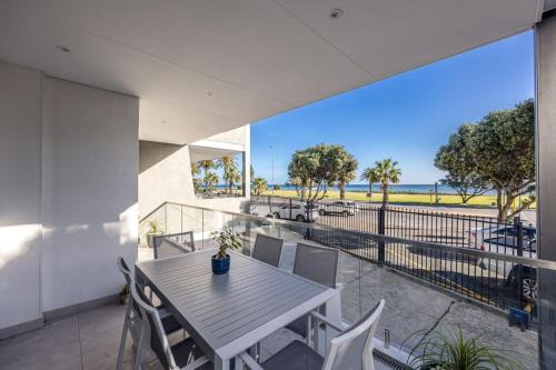 Three Anchor Bay Apartment | Gone Coastal