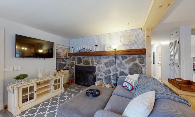 West Dover House | Gone Ski inn
